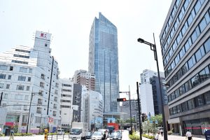 虎ノ門のランドマークとなっている虎ノ門ヒルズを中心に、大規模な再開発プロジェクトが進行している