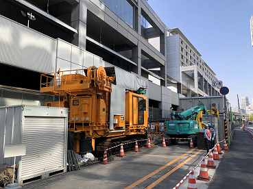 駅東口のリニア中央新幹線の工事現場